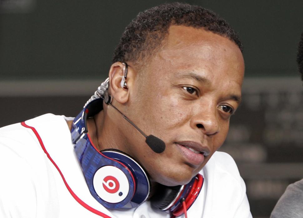  /news_files/Dr. Dre sells Beats.file/apple-beats.jpg 